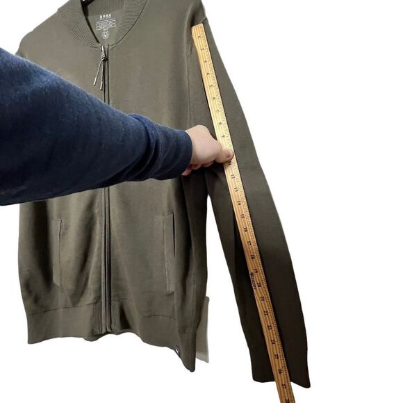 Welcome to my closet! - Picture 13 of 13